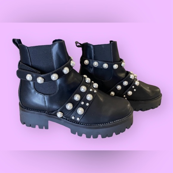 BP KORA 2 LUG CHELSEA LUG PEARLY BEADED ANKLE BOOTS - Picture 7 of 8